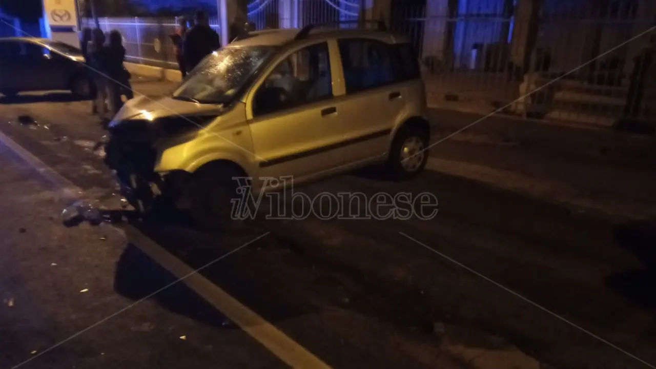 Incidente stradale alle porte di Mileto: auto sbanda sull’asfalto viscido, ragazza ferita