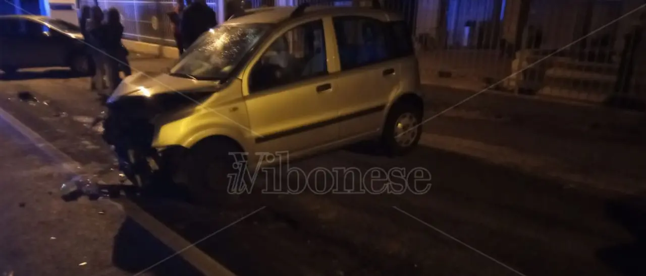 Incidente stradale alle porte di Mileto: auto sbanda sull’asfalto viscido, ragazza ferita