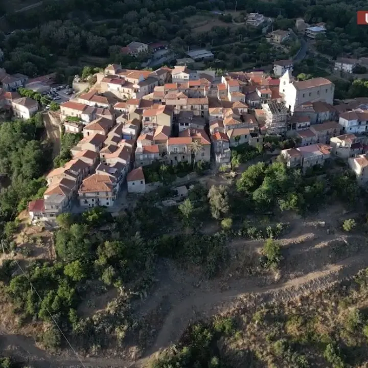 Arriva a Limbadi \"Una boccata d’arte\", il progetto che coinvolge 20 borghi d'Italia: lo racconta LaC Storie - Video