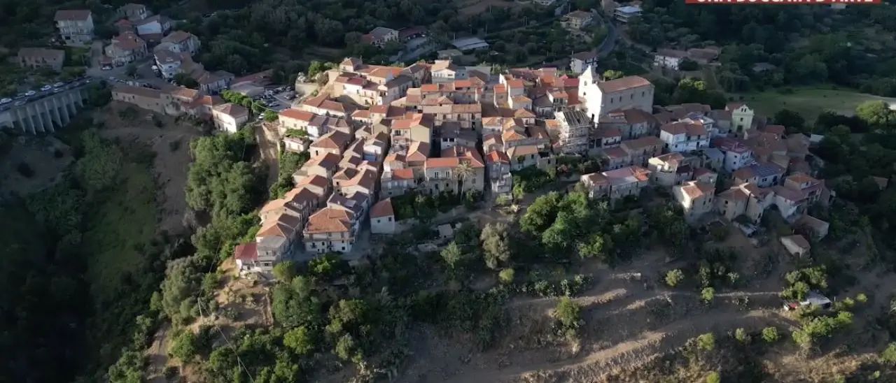 Arriva a Limbadi \"Una boccata d’arte\", il progetto che coinvolge 20 borghi d'Italia: lo racconta LaC Storie - Video