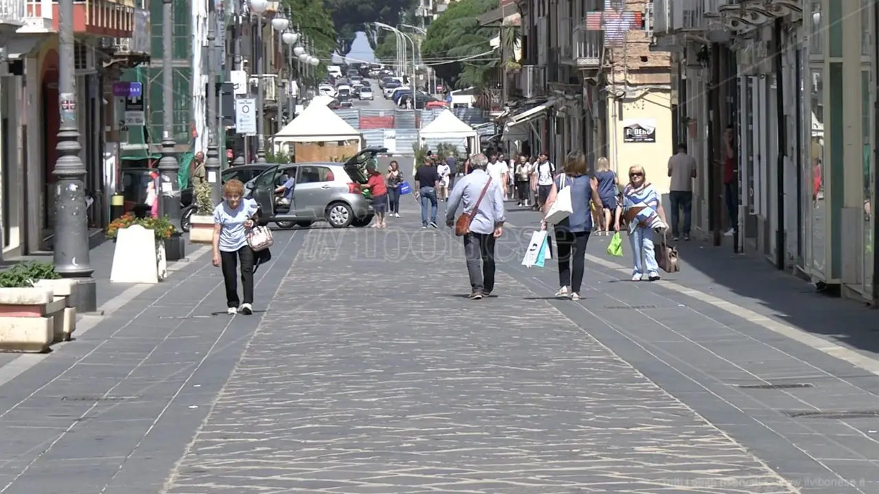 «Non importa la nazionalità di chi investe in nuovi negozi ma come lo fa», Unilavoro Pmi Vibo prende posizione sul commercio locale