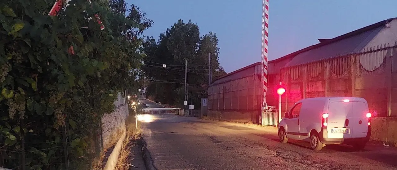 Ricadi al buio, turisti e residenti alle prese con prolungati black out: «Subito interventi»