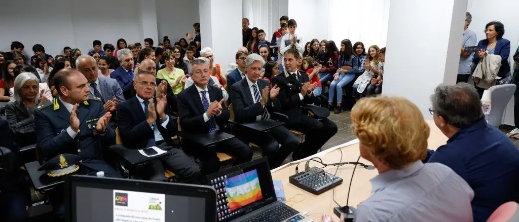 Commercianti e imprenditori si espongono contro la ‘ndrangheta - Video