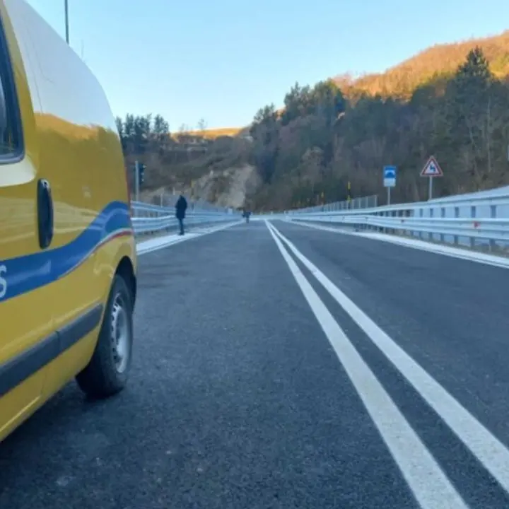 Scontro in autostrada fra un’auto e una moto, pericolo nei pressi di Rogliano