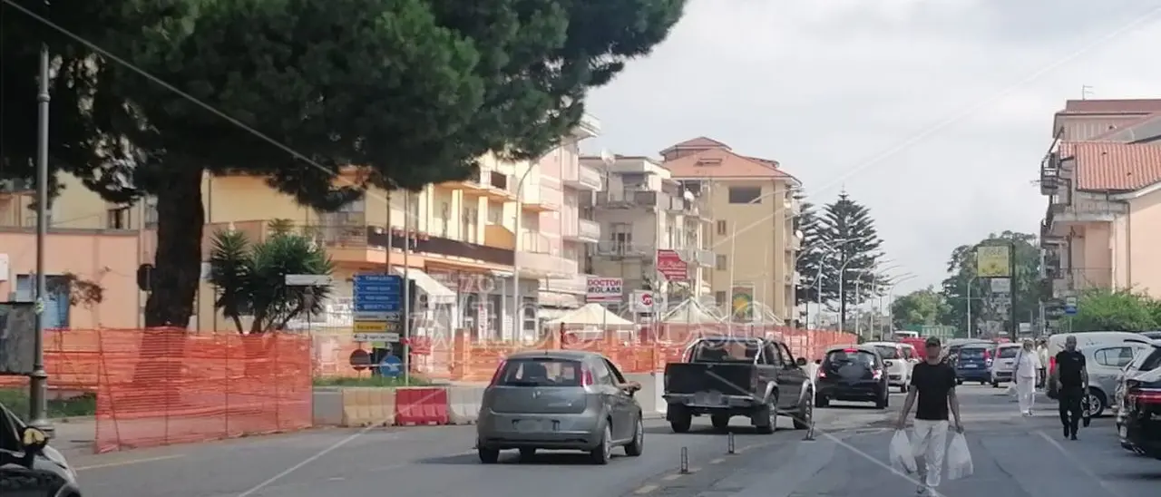 Vibo, iniziati i lavori per la nuova rotatoria su viale Affaccio: rischi di ingorghi e rallentamenti alla ripresa di settembre