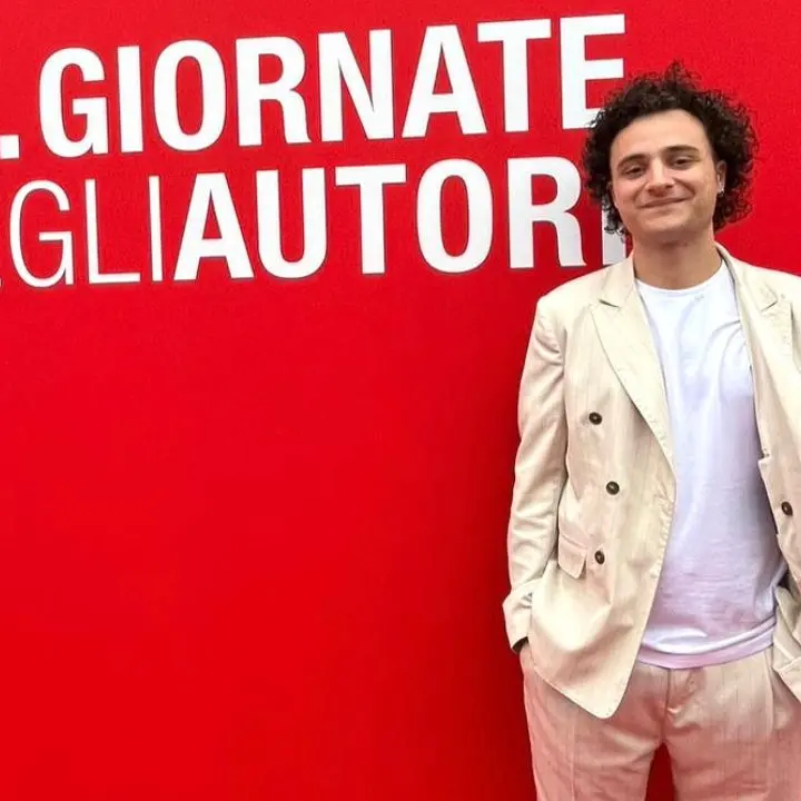 Un vibonese al Festival di Venezia: Simone Iorgi sul red carpet per il film Labirinti: «Bellissimo, dedico questa giornata a mia nonna che non c’è più»