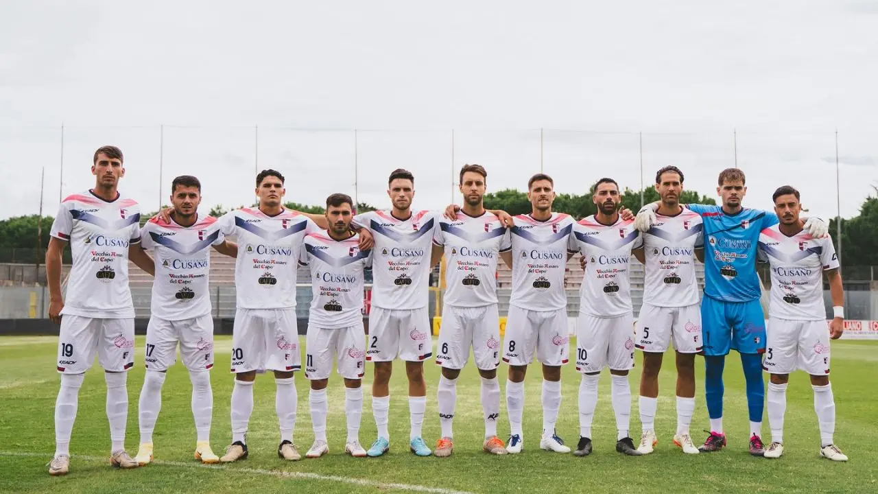 Serie D, la Vibonese tocca la vetta. La vittoria sul Sant'Agata per 2-1 vale il primo posto in classifica