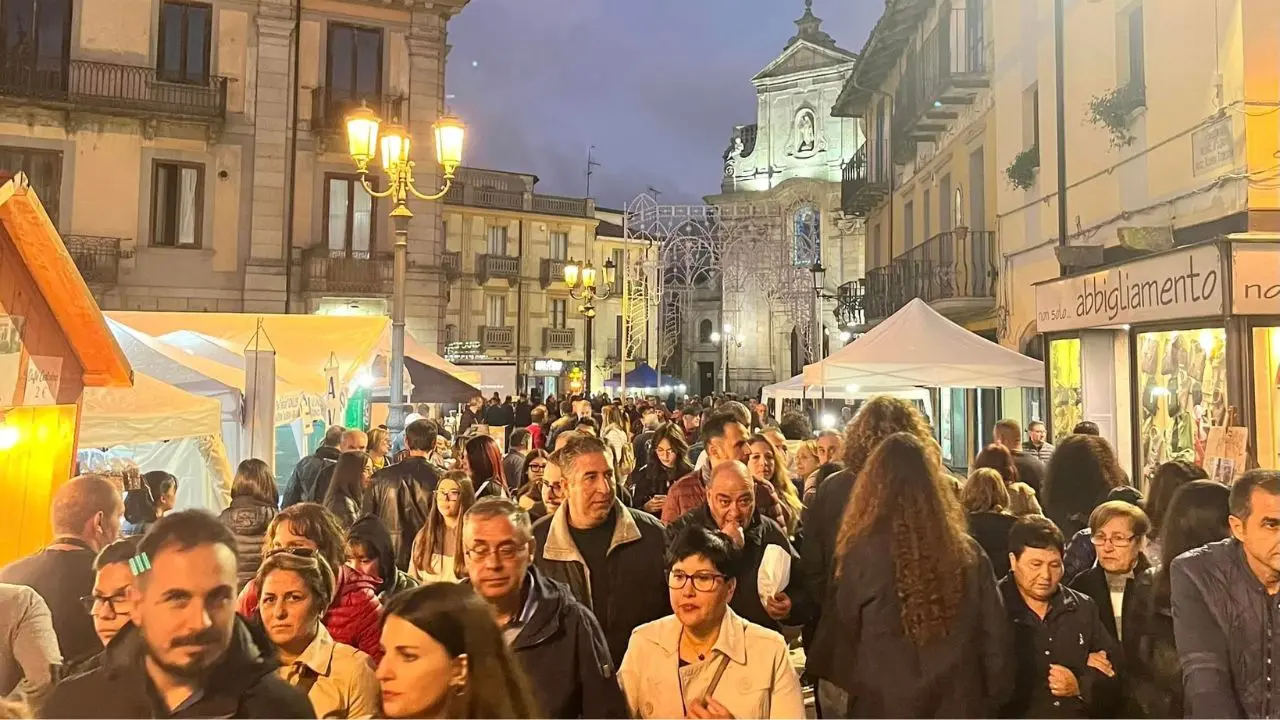 Festa del fungo a Serra San Bruno, cresce l'attesa per il prossimo weekend dopo il successo del primo. Il sindaco Barillari: «Record di presenze»