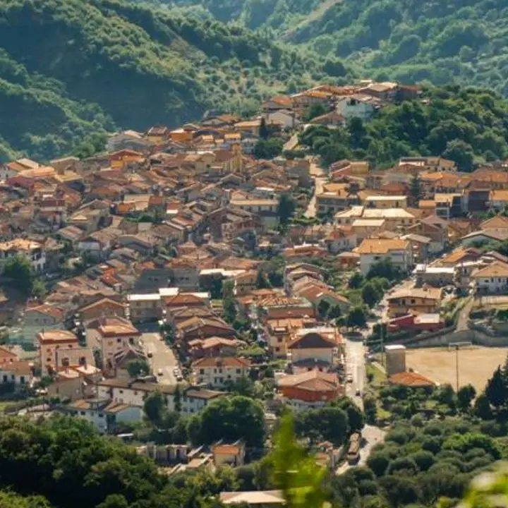 Vazzano, la minoranza chiede (di nuovo) le dimissioni del sindaco Massa ma la maggioranza abbandona il Consiglio comunale