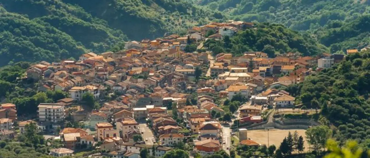 Scandalo in Comune a Vazzano: bonifici sospetti per decine di migliaia di euro, il sindaco va dai carabinieri