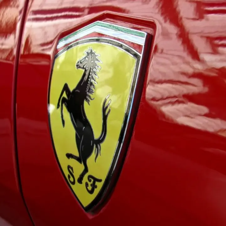 Tropea celebra la Ferrari: previste esposizioni e la presentazione del libro “Dentro la scuderia”