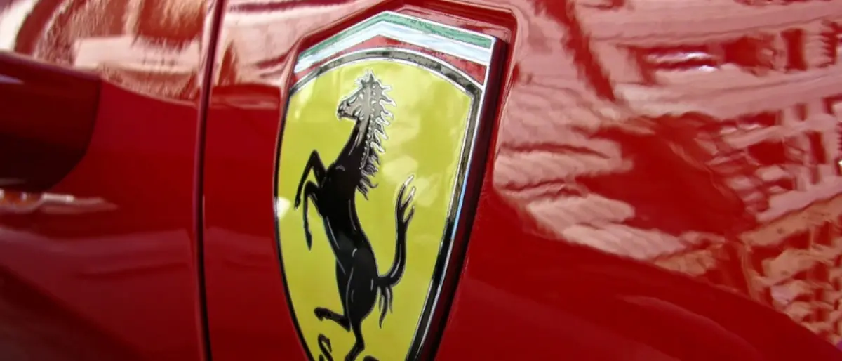 Tropea celebra la Ferrari: previste esposizioni e la presentazione del libro “Dentro la scuderia”