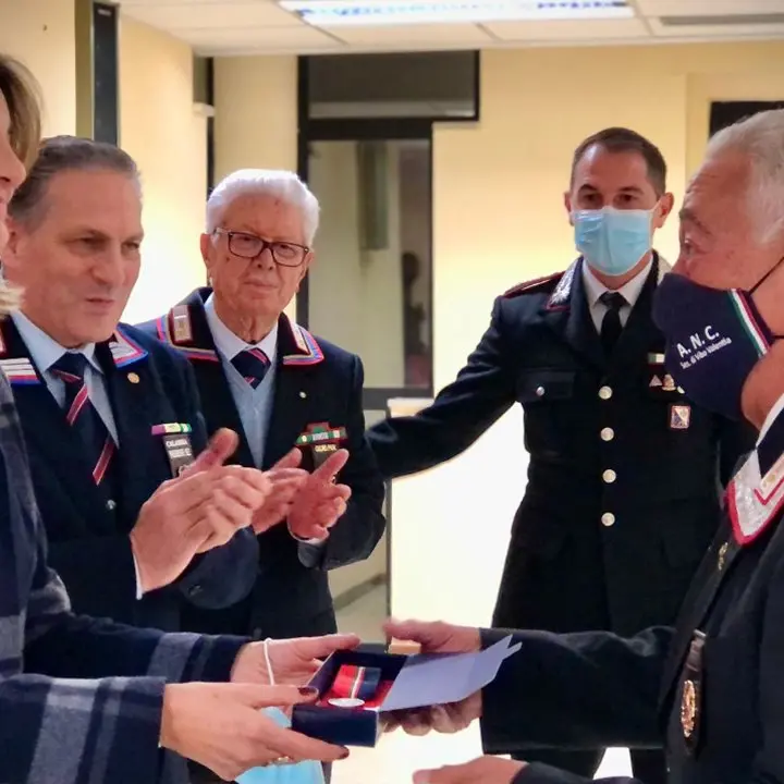 Il prefetto Lulli consegna gli attestati di fedeltà all’associazione nazionale carabinieri -Foto