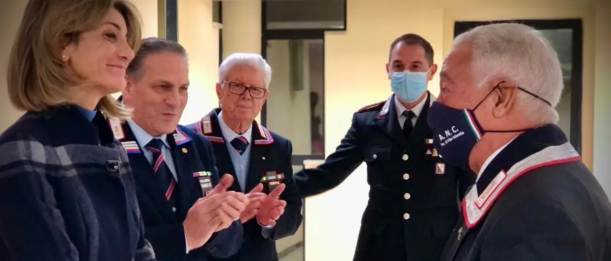 Il prefetto Lulli consegna gli attestati di fedeltà all’associazione nazionale carabinieri -Foto