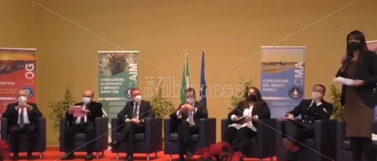 Mare sporco, a Pizzo i cittadini chiedono conto alle istituzioni-Video