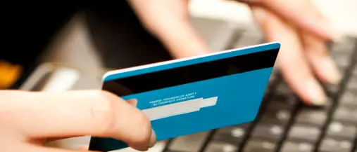 Truffavano clienti on-line, in sei arrestati dai Carabinieri - NOMI