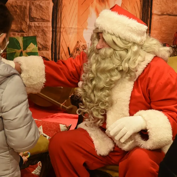Vibo, successo per i primi due giorni della casa di Babbo Natale - Foto