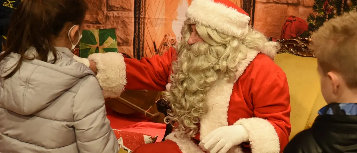 Vibo, successo per i primi due giorni della casa di Babbo Natale - Foto