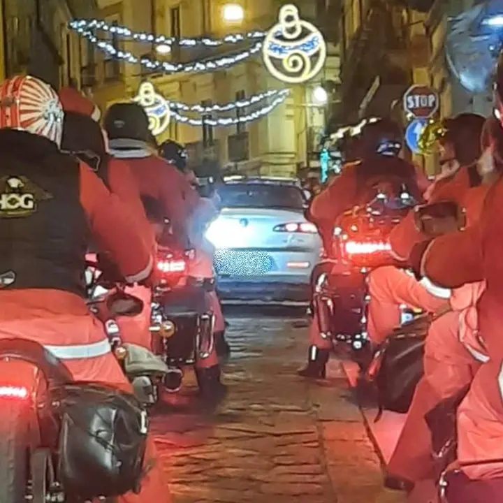 A Vibo arrivano i Babbi Natale in moto per regalare sorrisi ai bambini