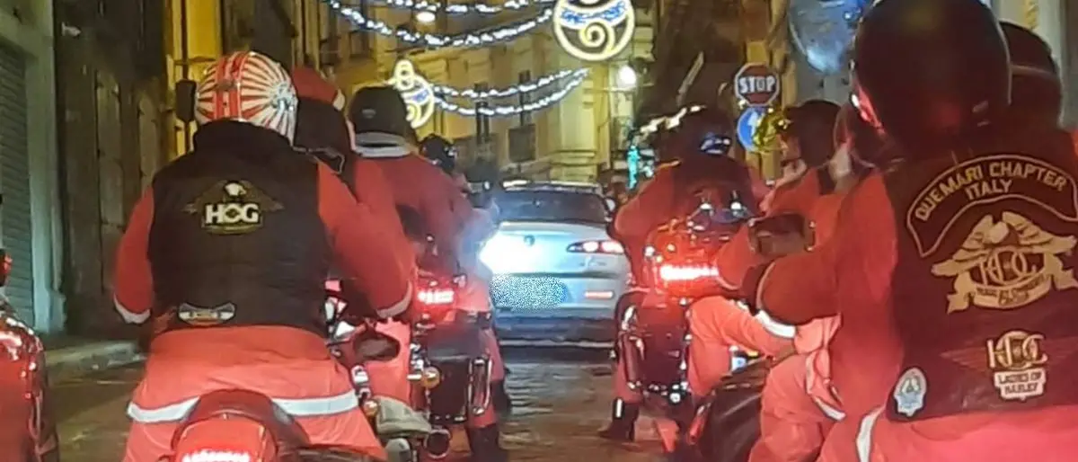 A Vibo arrivano i Babbi Natale in moto per regalare sorrisi ai bambini