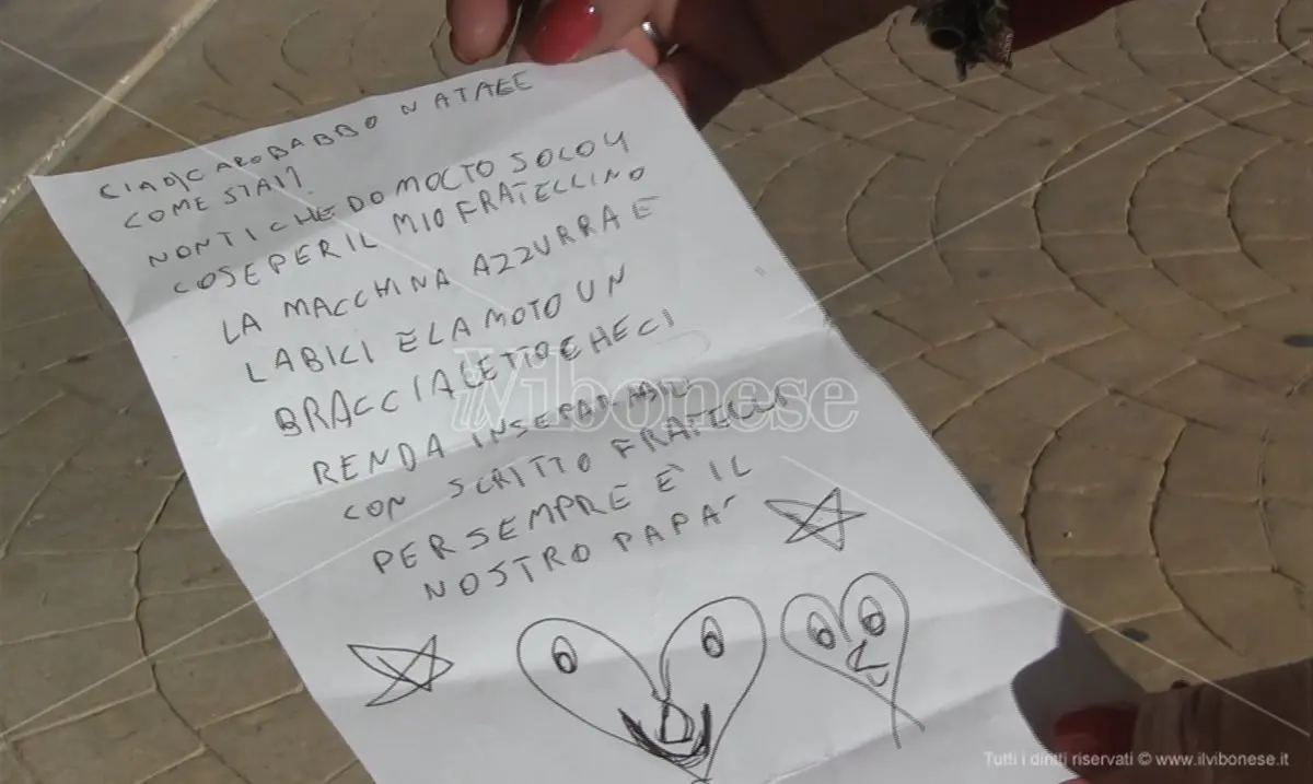 La letterina a Babbo Natale che commuove i titolari di un negozio di Vibo -Video