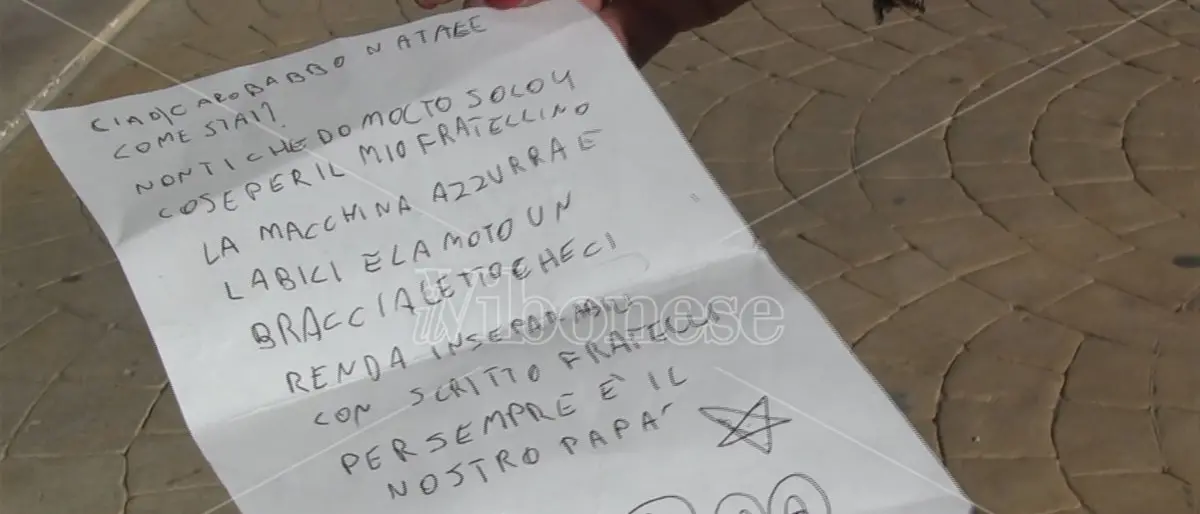 La letterina a Babbo Natale che commuove i titolari di un negozio di Vibo -Video