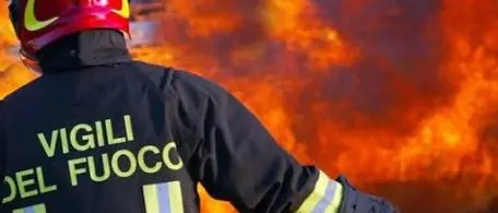 Deposito di lana distrutto da un incendio a Vena Media