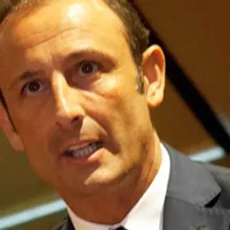 Cade dal tetto sul quale lavorava, un ferito grave ad Acquaro