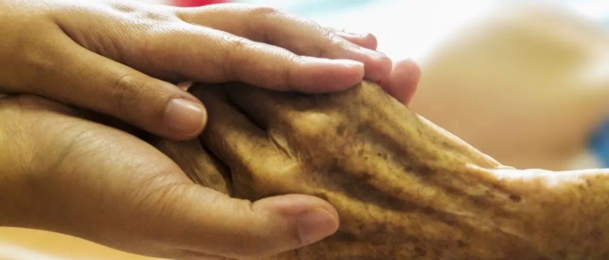 Covid Calabria, nonnina di 103 anni sconfigge il virus e torna a casa