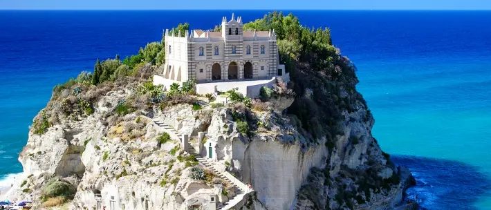Tropea spogliata di servizi essenziali, l’appello di Giuseppe Romano