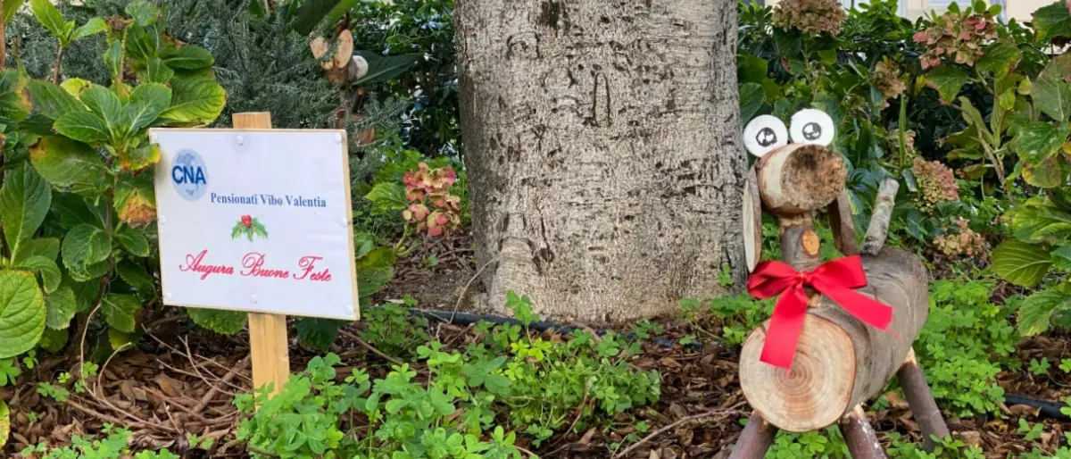 Tropea, le aiuole abbellite con le creazioni degli artigiani in pensione