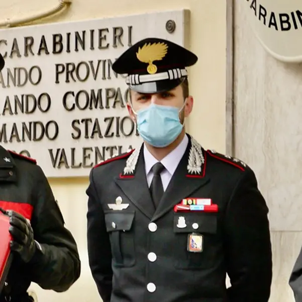Fondazione Veronesi, la Delegazione vibonese dona un defibrillatore ai carabinieri