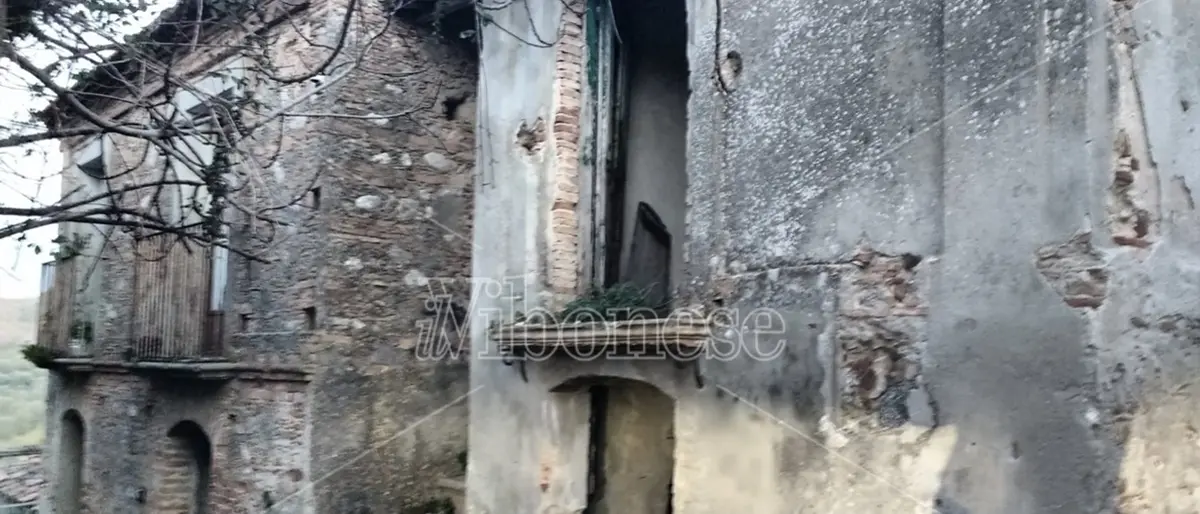 Paesi sempre più vuoti, anche a 34 comuni vibonesi i fondi per contrastare lo spopolamento