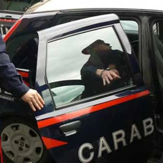 Aggredirono ex sindaco: due 17enni finiscono in carcere nel Crotonese
