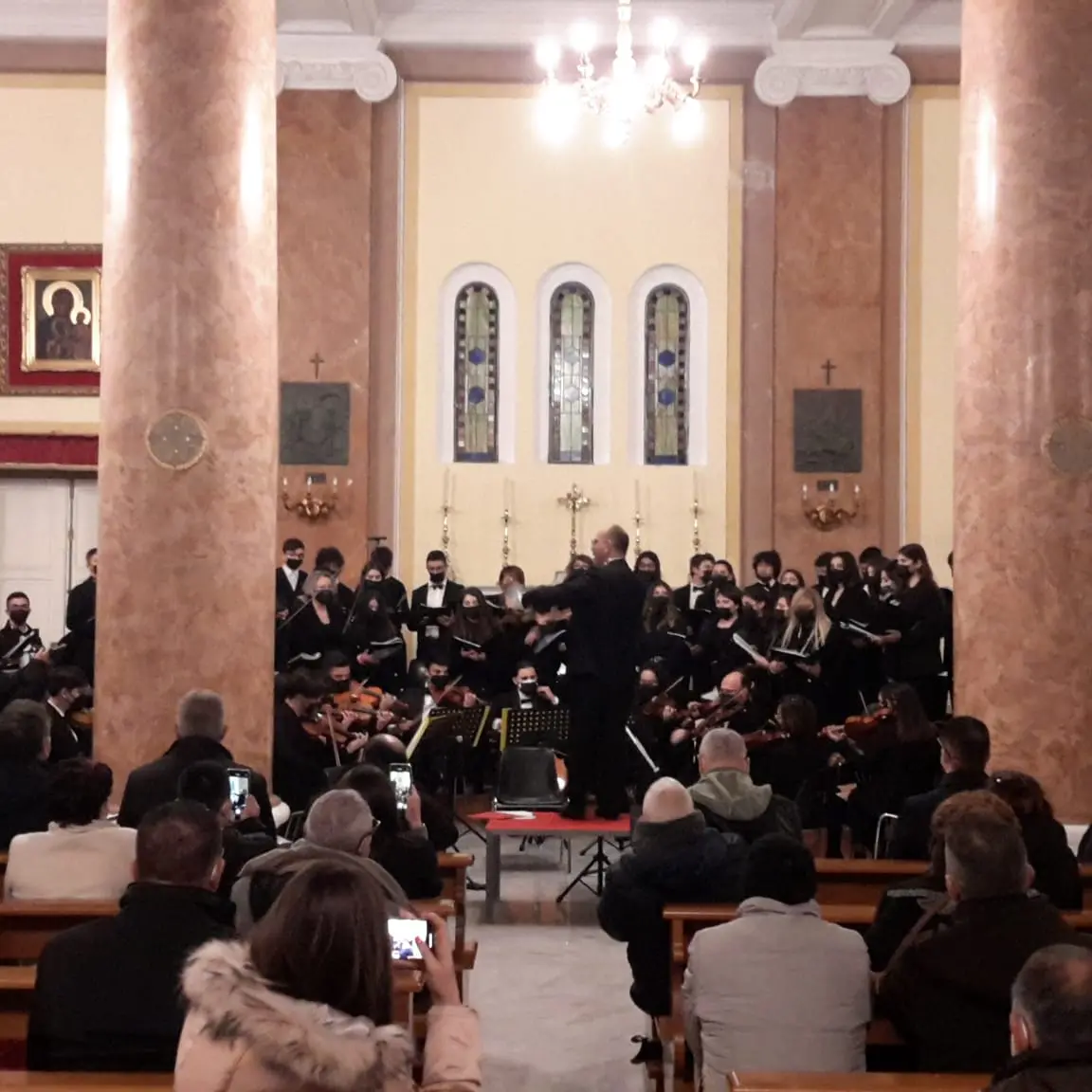 Mileto, successo per il concerto dell’orchestra e coro “Vito Capialbi”