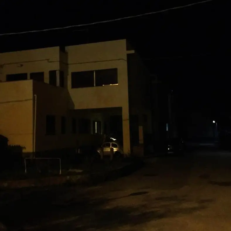 Mileto, cortile esterno quasi al buio e disagi infiniti per gli abitanti delle case Aterp