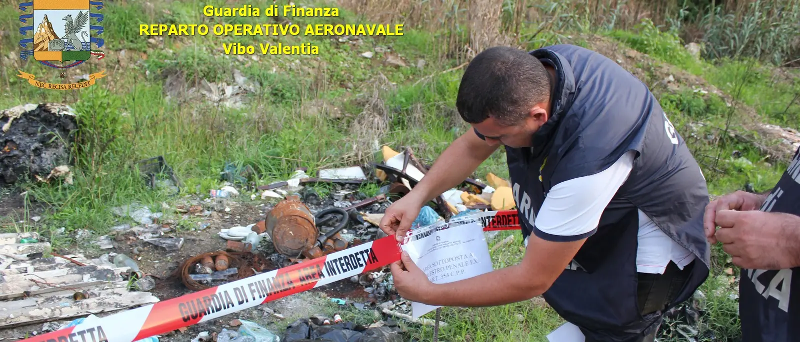 Scoperta discarica di eternit a Vibo, denunciato il proprietario del terreno