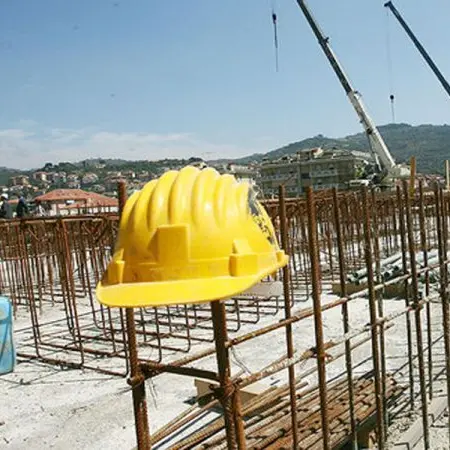 Blocco dell’edilizia, appello di Russo e Piro: «Si avvii un confronto in Commissione»