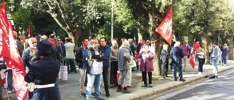 In corso la visita del ministro Orlando, fuori dal Tribunale sit-in della Cgil