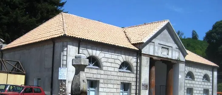 Resta per giorni a terra in casa, anziano soccorso da passanti a Mongiana