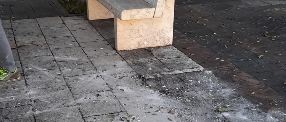 Panchina distrutta a Vibo Marina, il Comune provvederà a rimpiazzarla