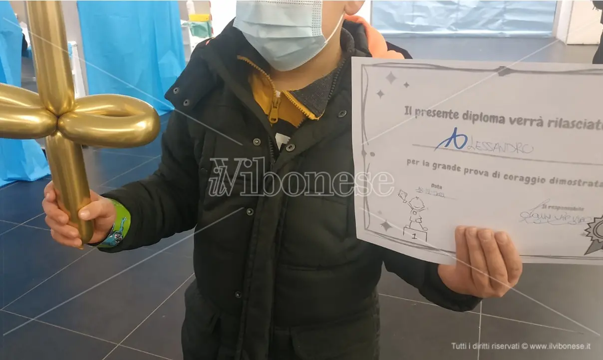 Covid, oltre 400 bambini vaccinati nel primo open day dell'anno a Vibo