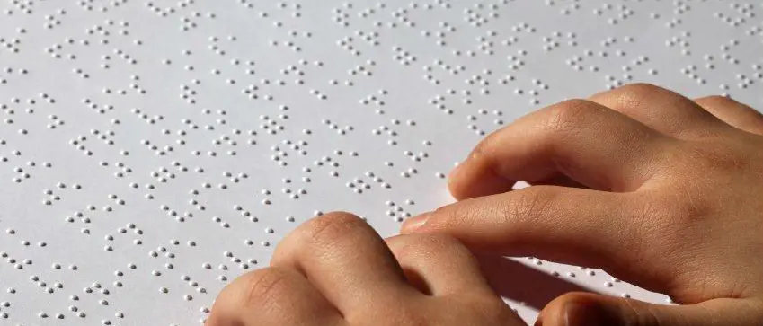 Alunna non vedente senza insegnante di Braille, parla il padre