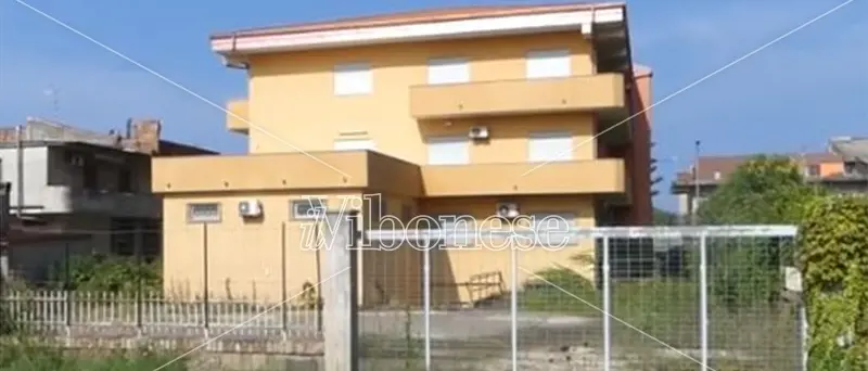 Nicotera Marina, l’Elefante rosso riapre i battenti: ospiterà la scuola elementare