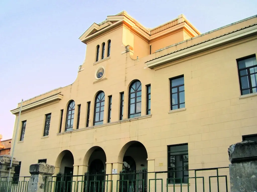 Violenta lite tra due bidelli della scuola Don Bosco di Vibo Valentia, interviene la polizia