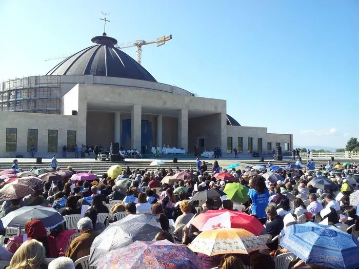 Natuzza: in migliaia per l'arrivo della statua