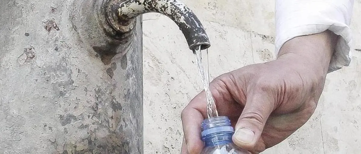 Acqua non potabile a Serra, Procopio e Tassone (Pd): «Amministratori silenti»