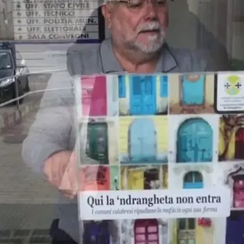 Limbadi, rubata la targa antimafia all’ingresso del Comune - Video