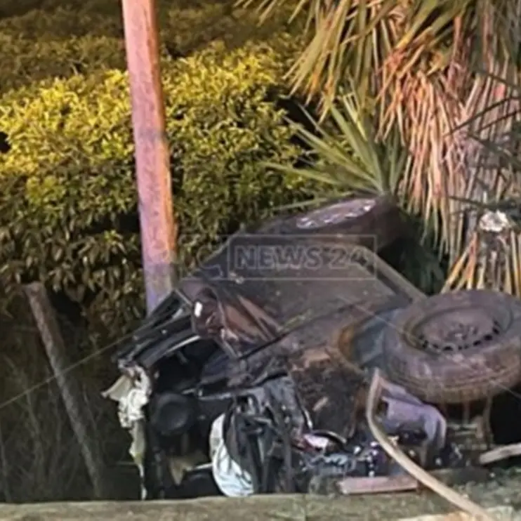Incidente nel Cosentino, sbanda con l’auto e finisce fuori strada: muore 19enne