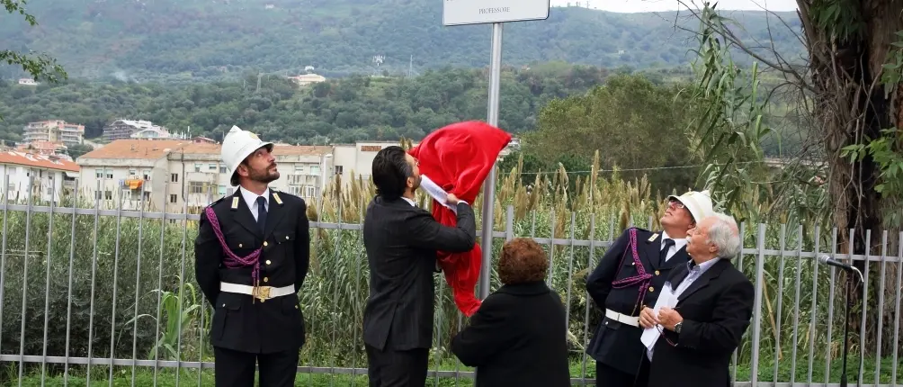 Una piazza dedicata al professor Antonio Schiavone